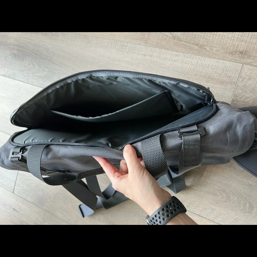 Lululemon Early Embark Duffel Bag in Gray